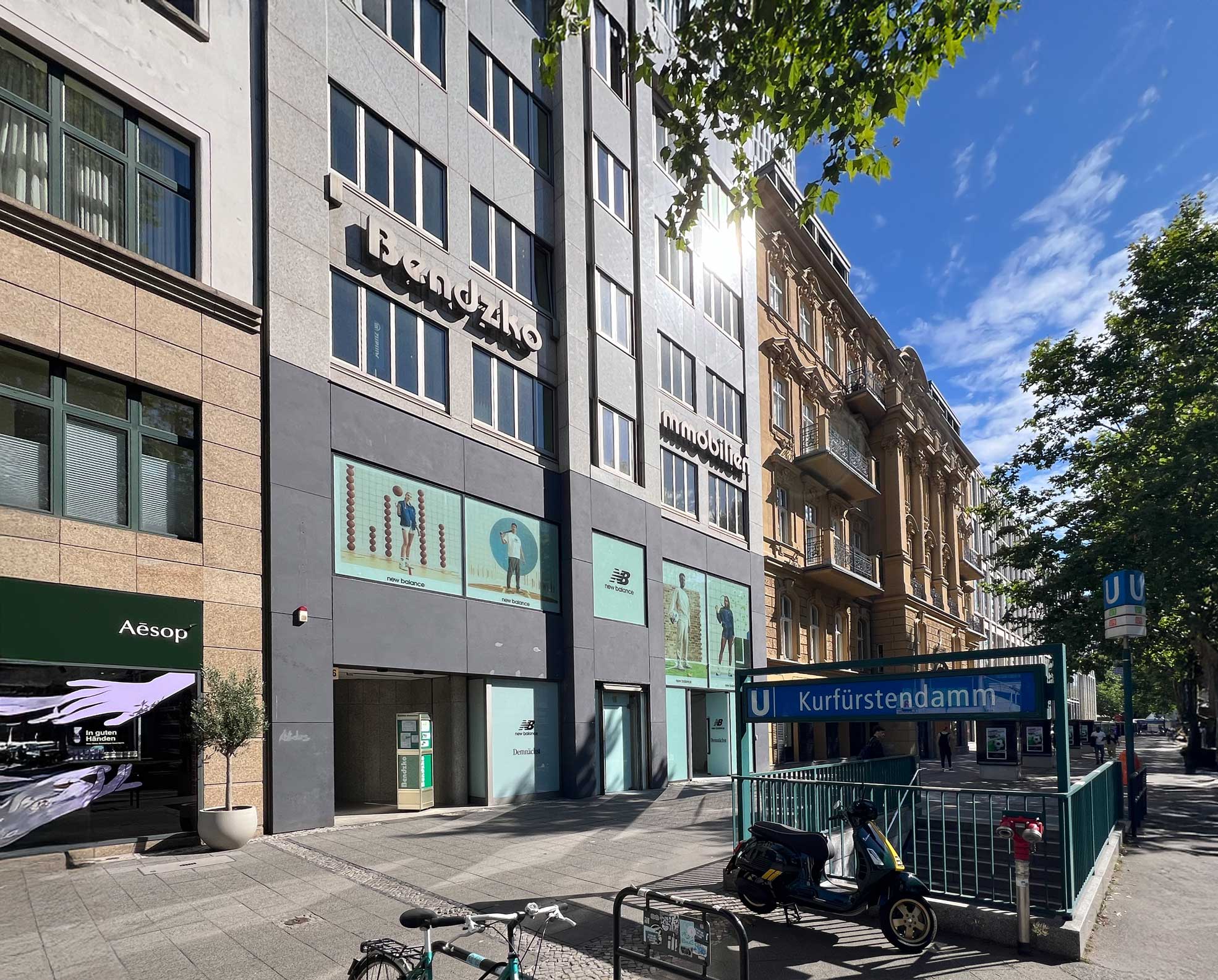 Das Benzko-Haus direkt am U-Bhf. Kurfürstendamm in Berlin